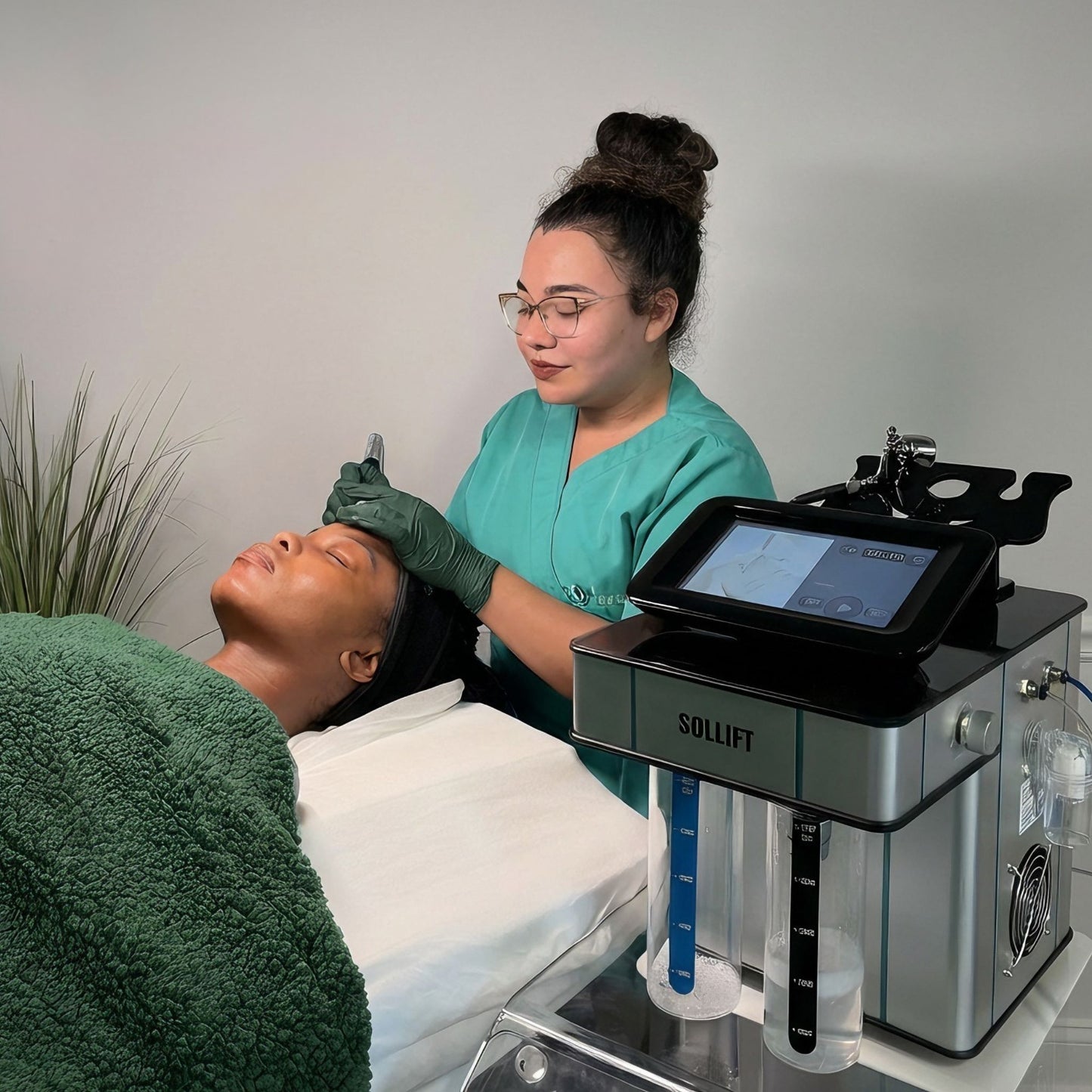 Oxylune - Hydrodermabrasion and Oxygen Infusion Device